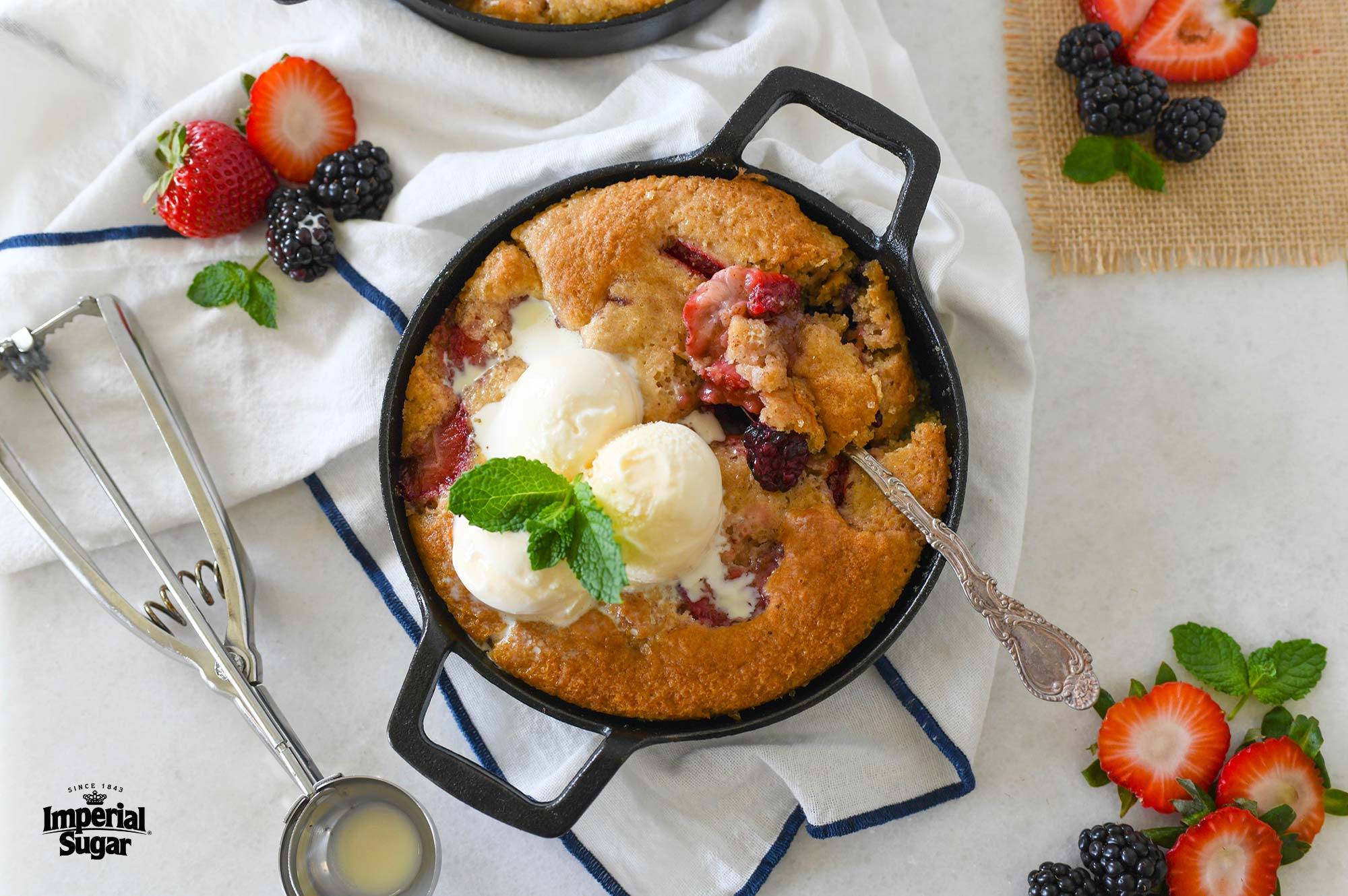 https://www.imperialsugar.com/sites/default/files/recipe/Mini-Skillet-Berry-Cobbler-imperial.jpg