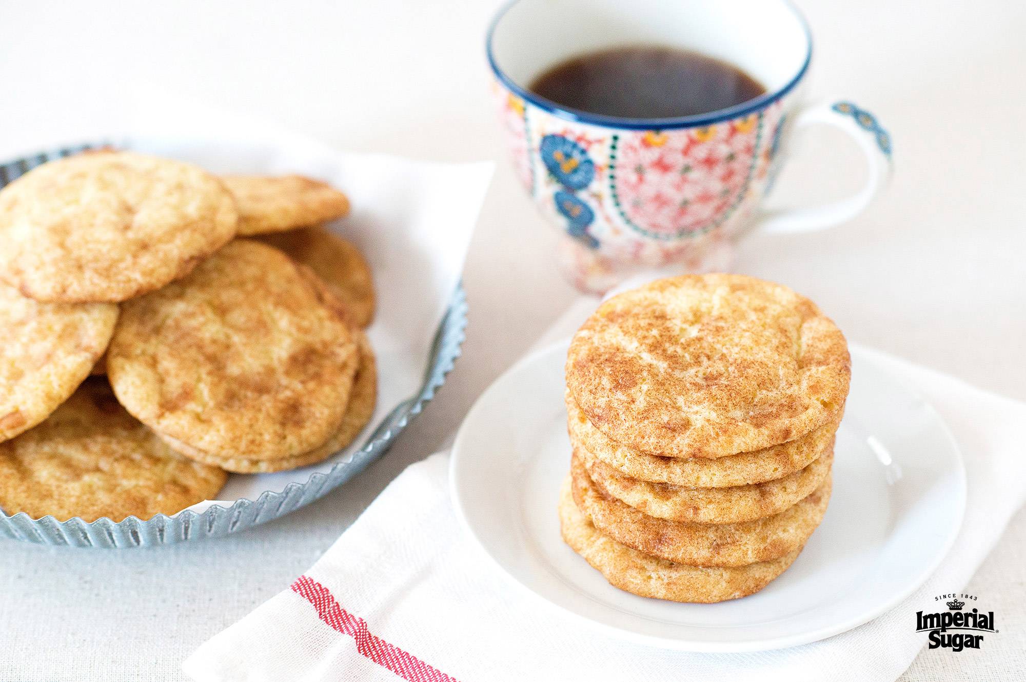 https://www.imperialsugar.com/sites/default/files/recipe/copycat-starbucks-toffeedoodles-imperial.jpg