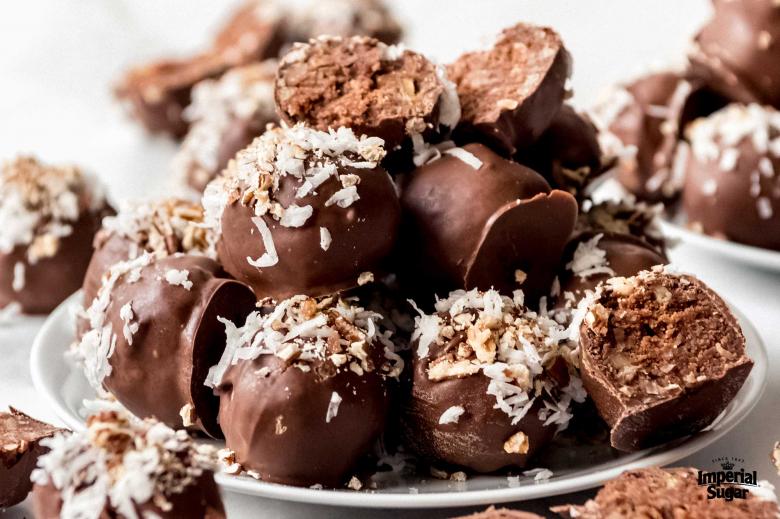 Chocolate Cake Pops - Rich And Delish