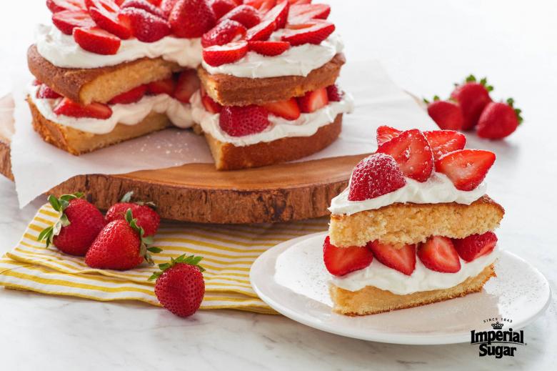 Sponge cake with cheat's strawberry jam and cream