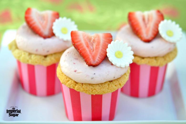Skinny Strawberry Cake Recipe - Belle of the Kitchen