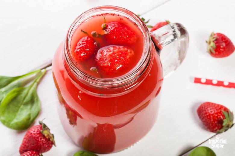 Strawberry Spinach Summer Smoothie | Imperial Sugar