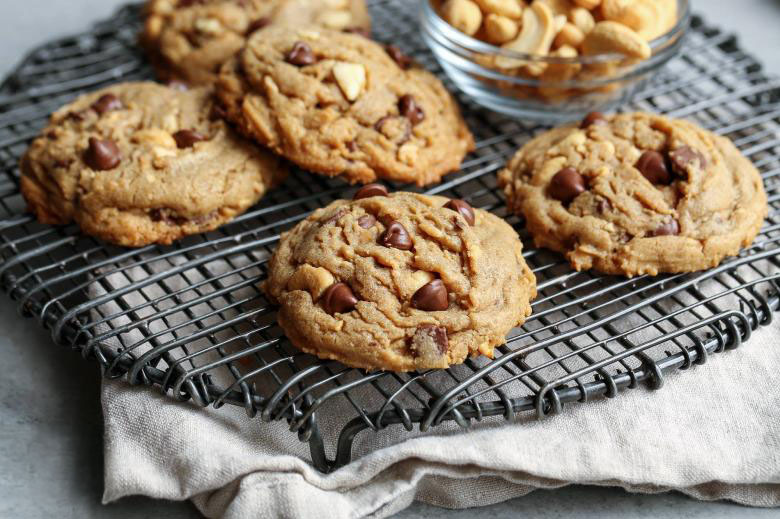 Salted Toffee Cashew Cookies